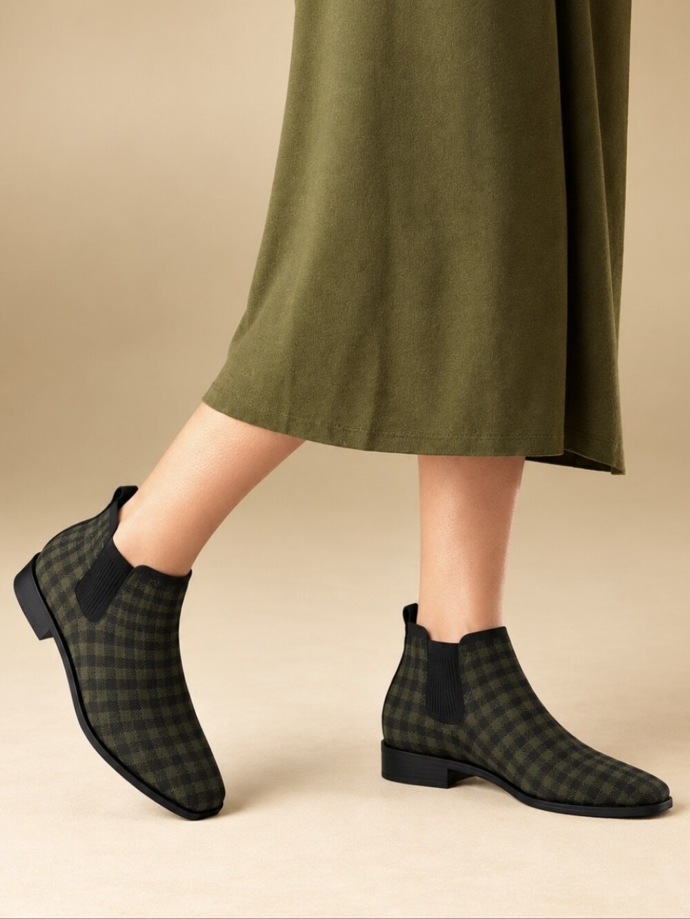 NEW Vivaia Chelsea Ryan Pro Square Toe Ankle Boots Olive Plaid Sz 10 US, 41.5 EU